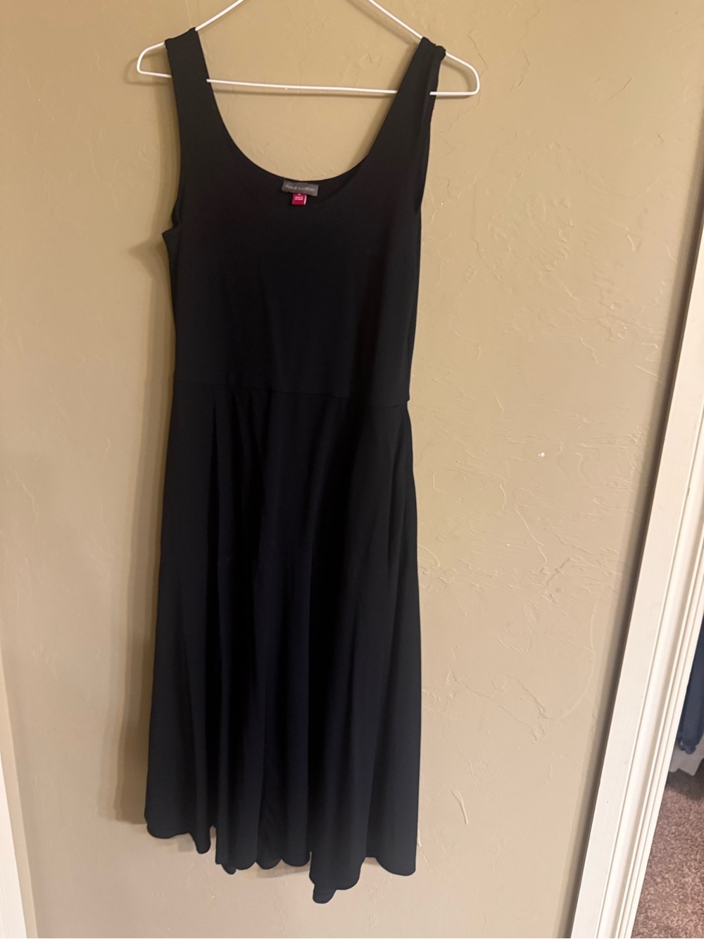 Vince Camuto Black Sleeveless Scoop Neck Midi Dress